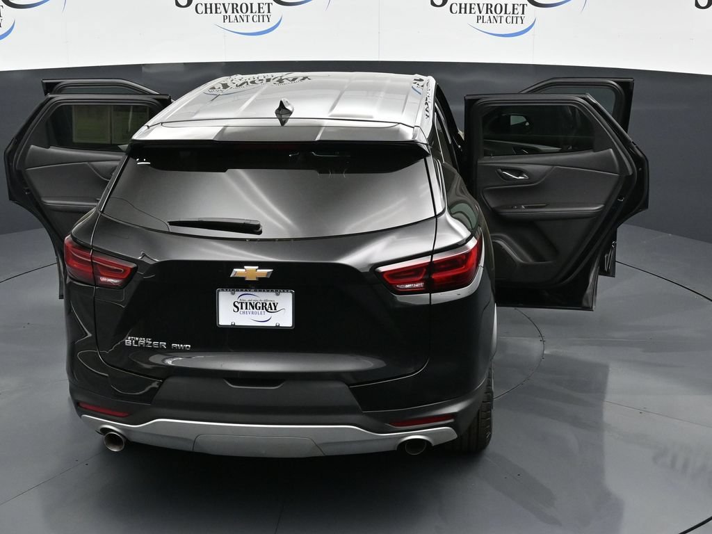 Used 2025 Chevrolet Blazer LT AWD/4WD image 38