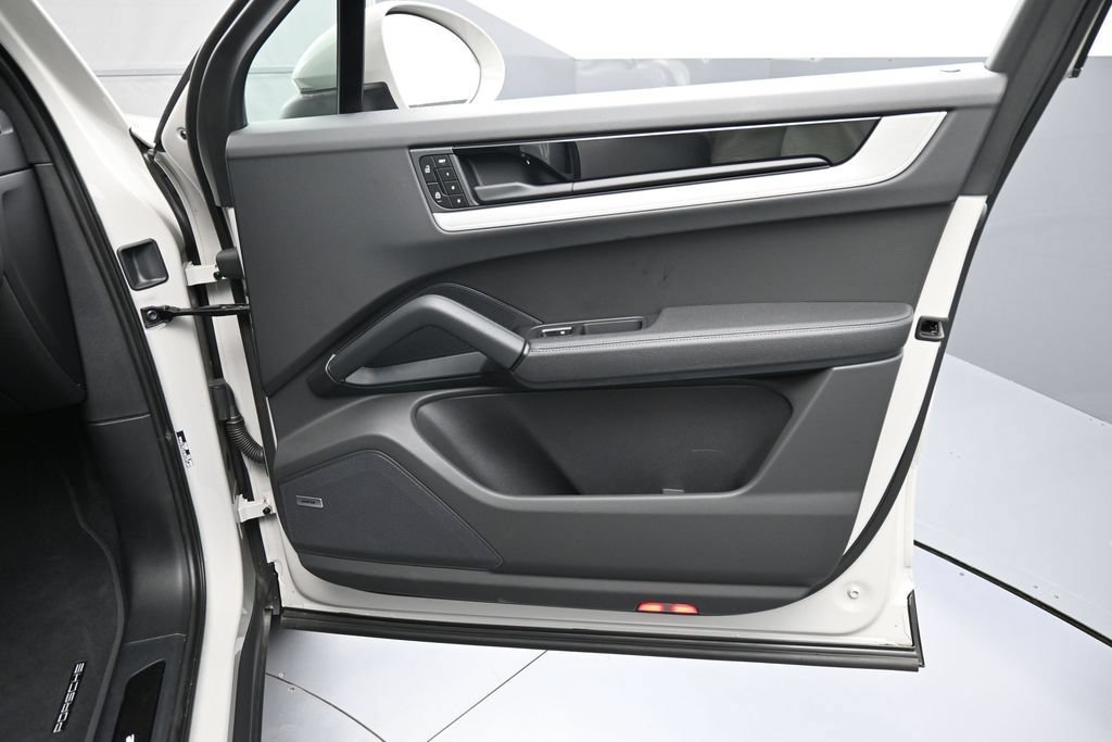 Certified 2026 Porsche Cayenne E-Hybrid AWD/4WD image 29