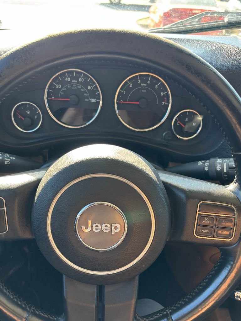 Used 2012 Jeep Wrangler Unlimited Sahara image 14