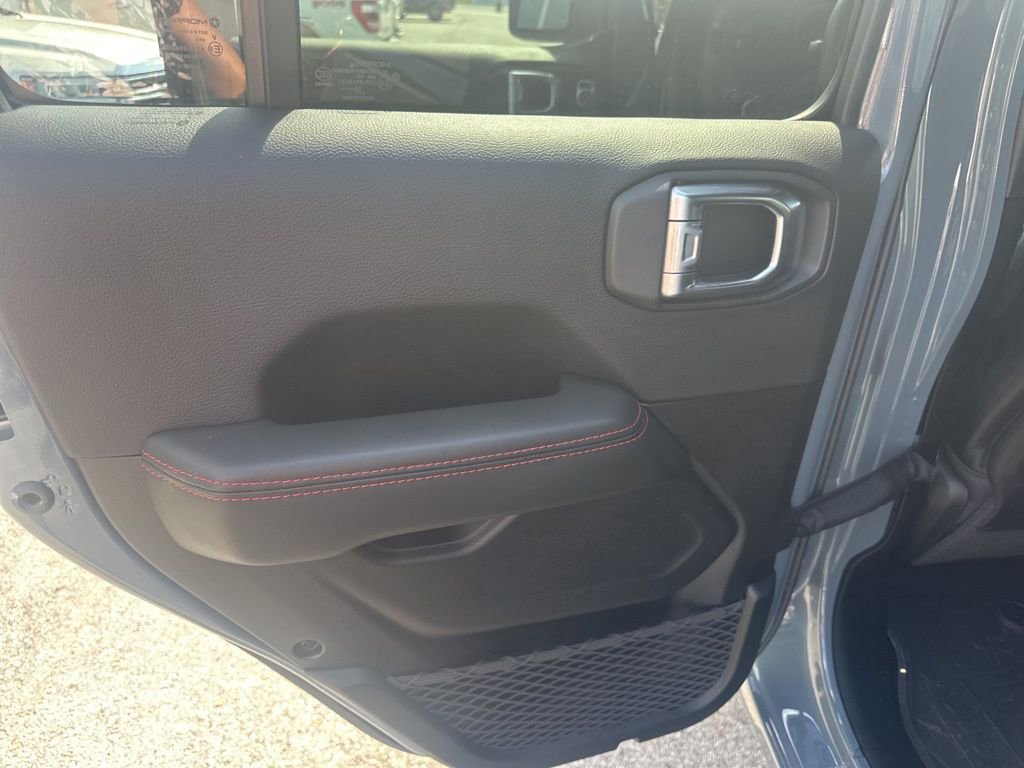 Used 2024 Jeep Wrangler Unlimited Rubicon image 25