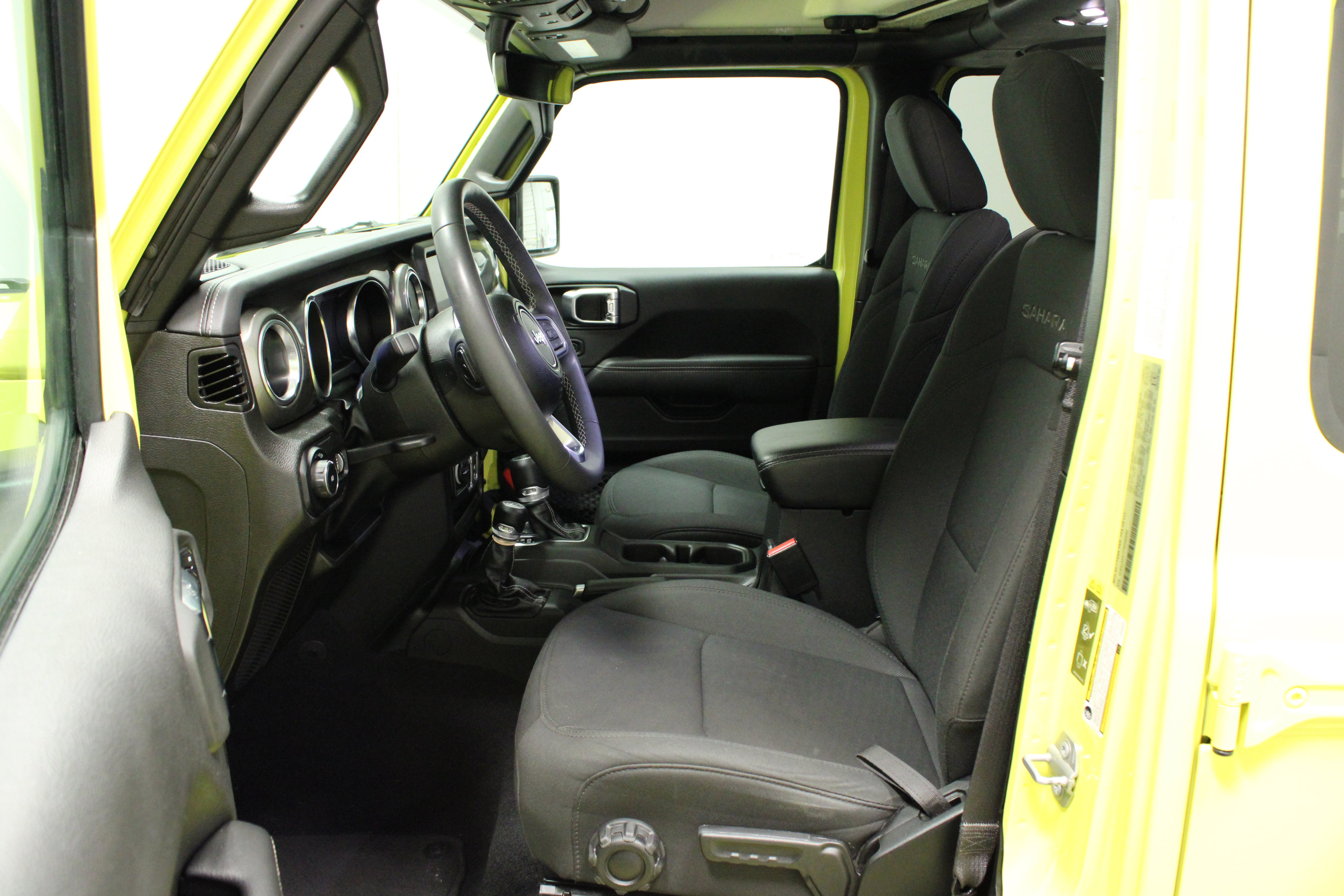 Used 2023 Jeep Wrangler Unlimited Sahara AWD/4WD image 16