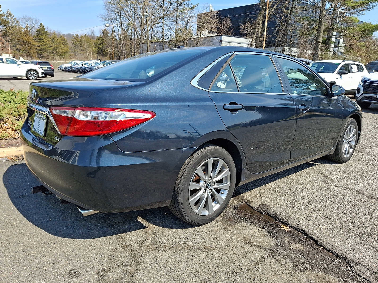 Used 2015 Toyota Camry XLE image 6