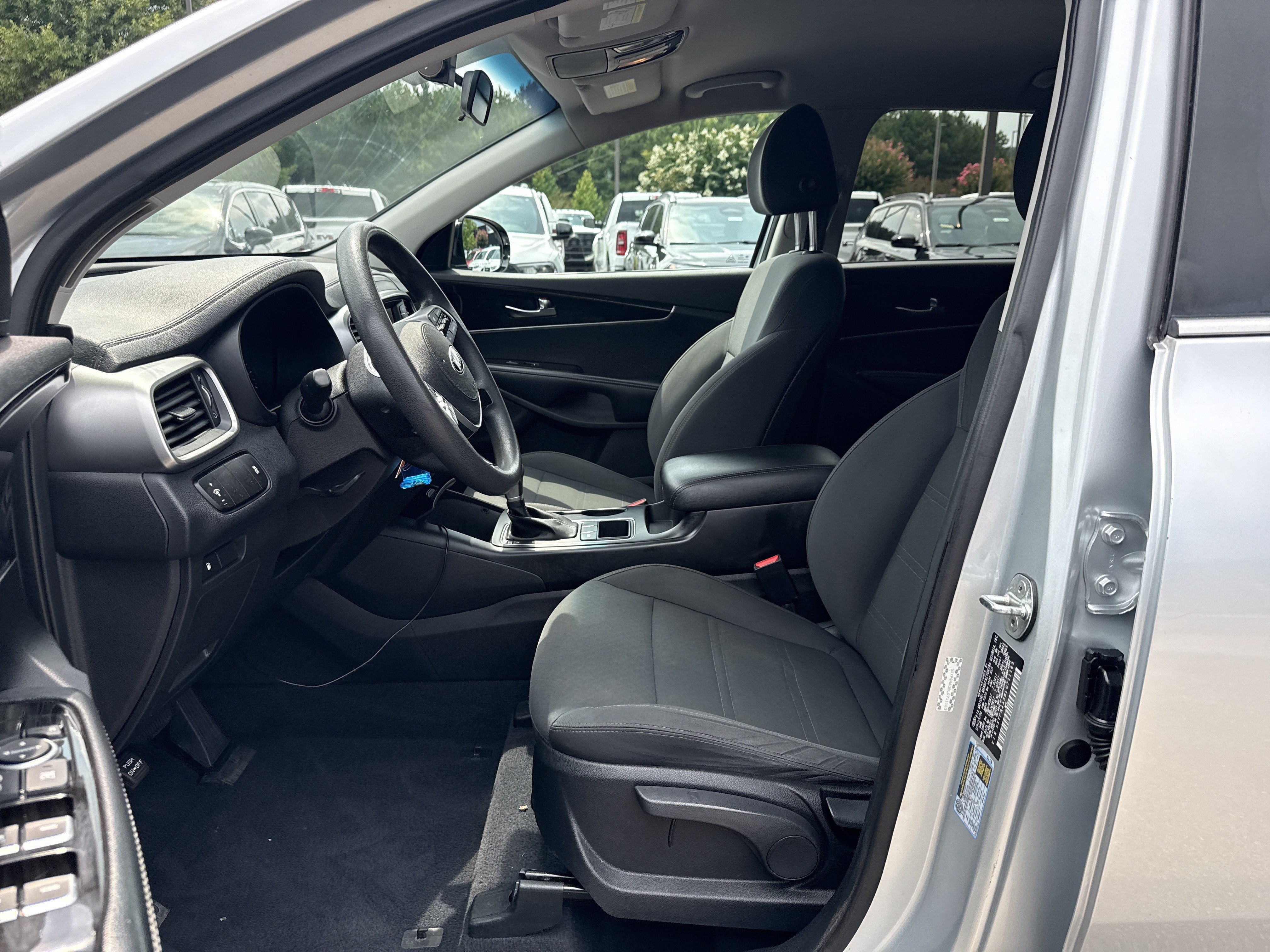 Used 2020 Kia Sorento L FWD image 9