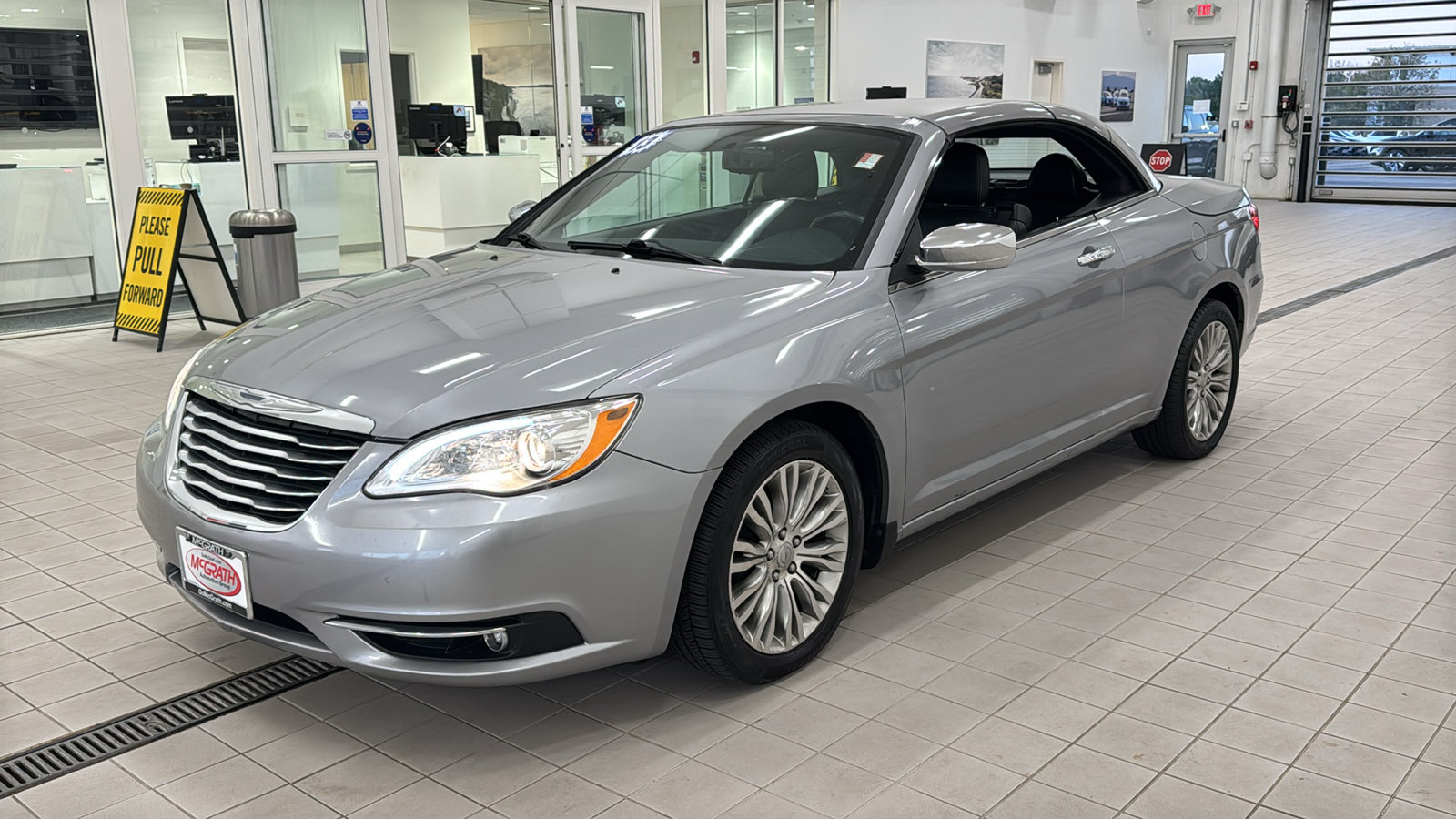 Used 2013 Chrysler 200 Limited FWD image 9