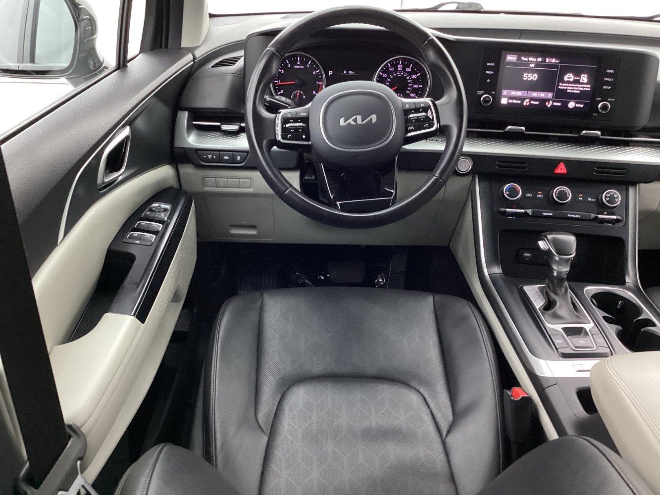 Used 2024 Kia Carnival LX FWD image 31