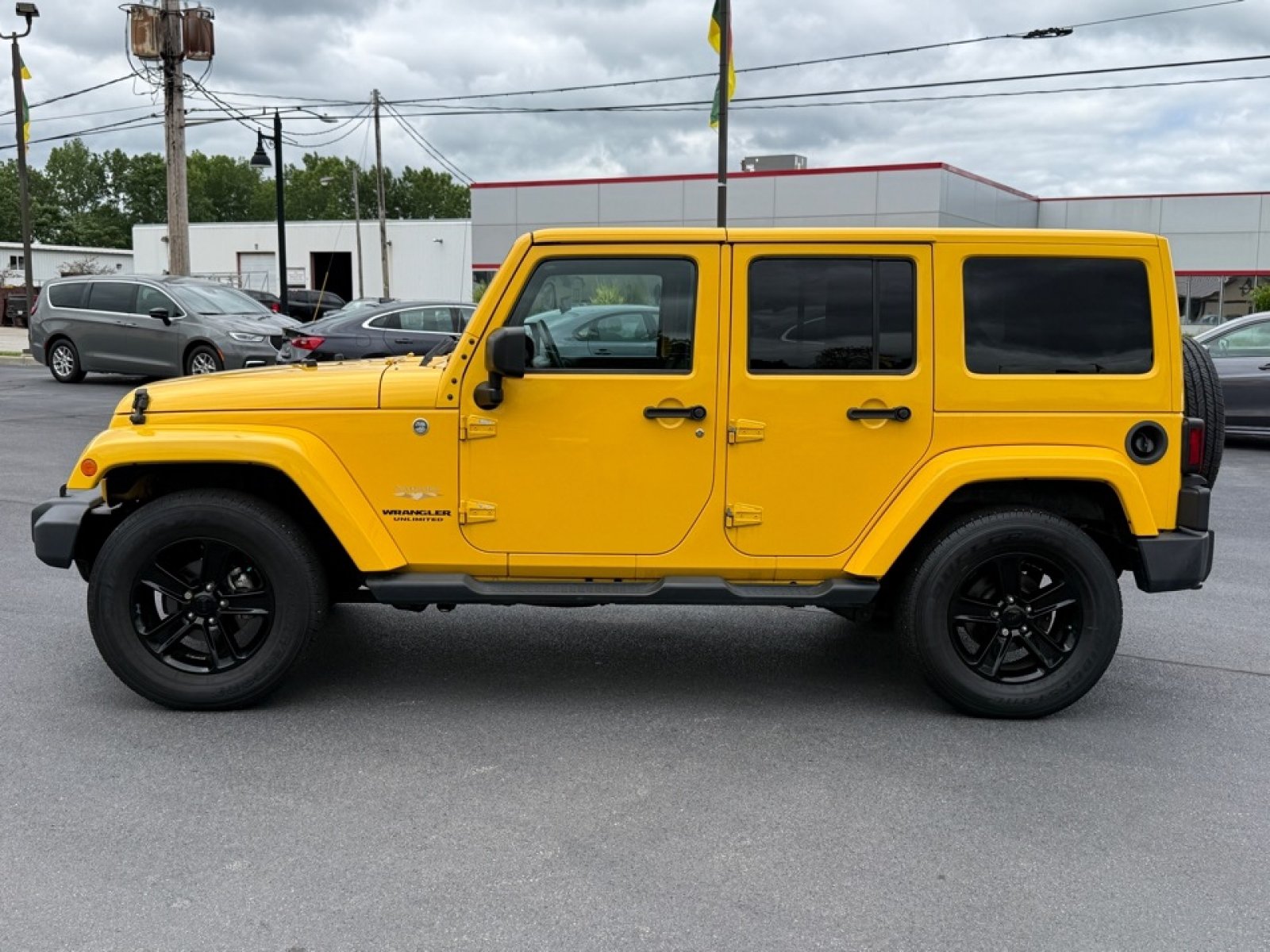 Used 2015 Jeep Wrangler Unlimited Sahara w/ Dual Top Group AWD/4WD image 5