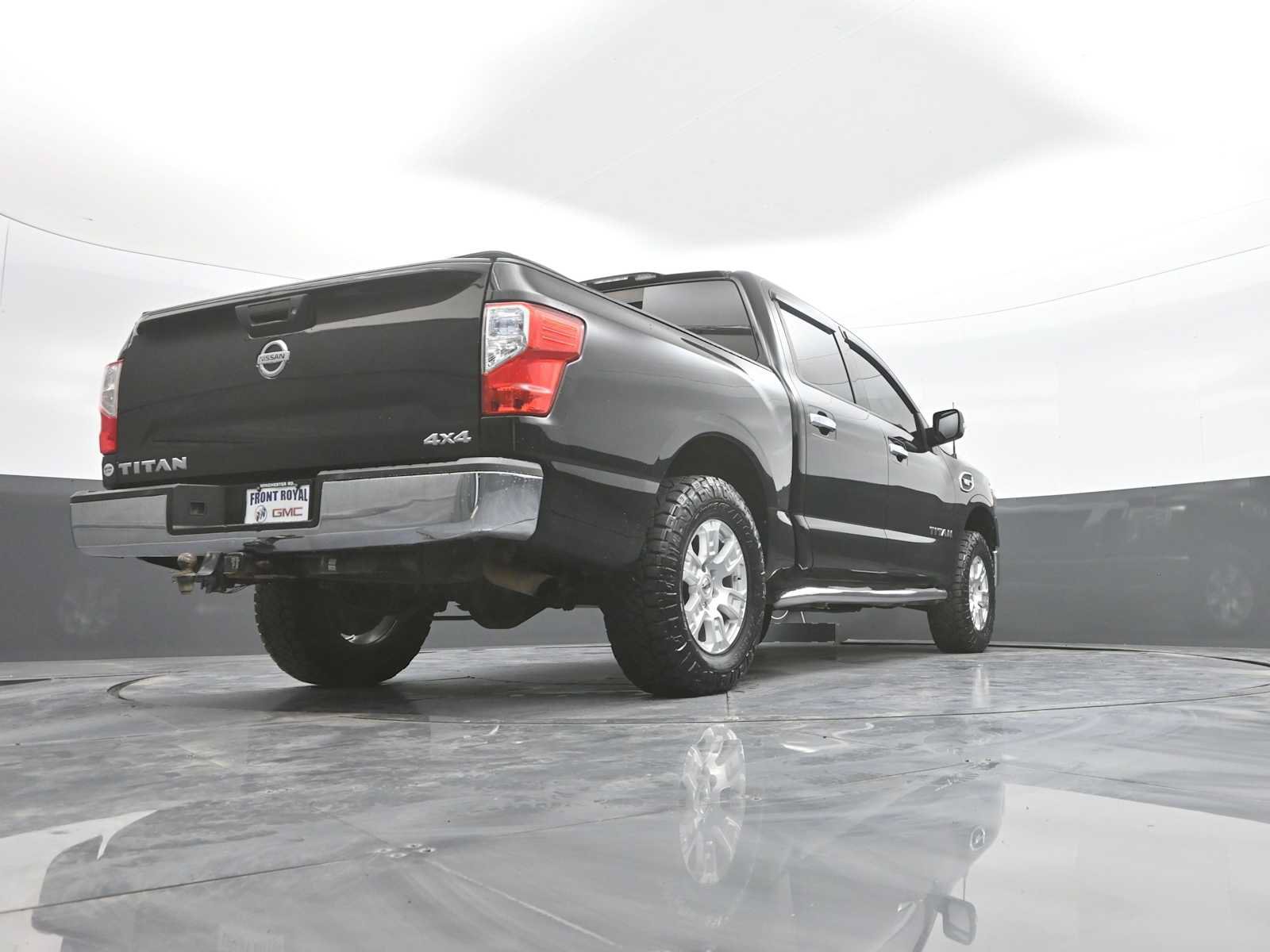Used 2017 Nissan Titan SV AWD/4WD image 39