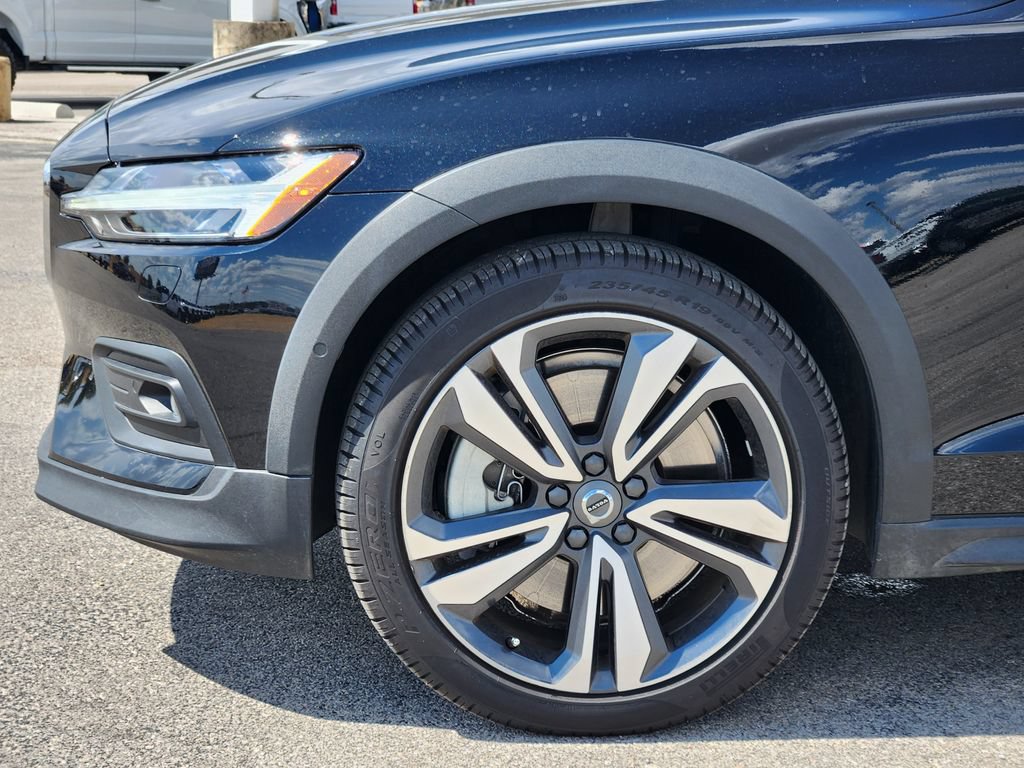 Used 2025 Volvo V60 B5 Cross Country Plus AWD/4WD image 9