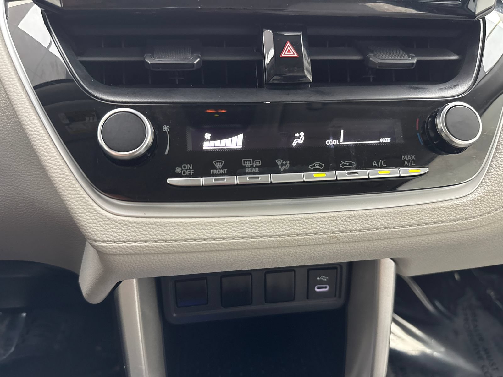 Used 2024 Toyota Corolla Cross L FWD image 27