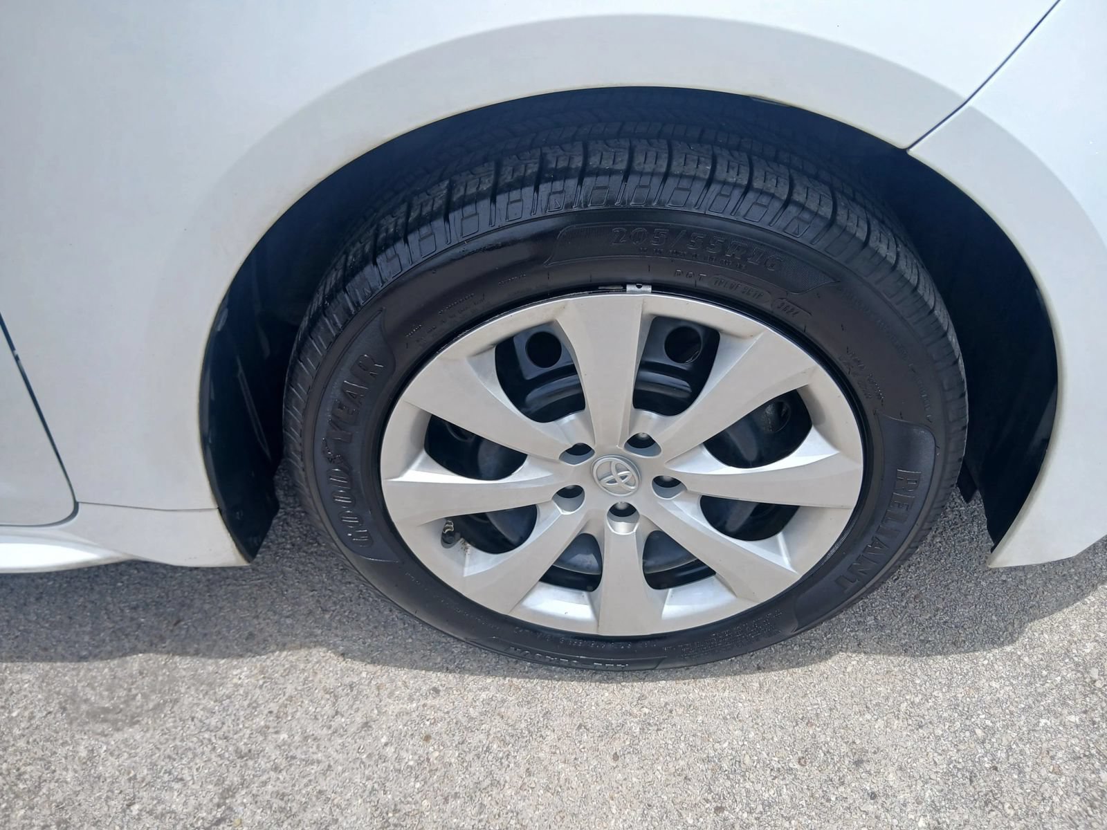 Used 2020 Toyota Corolla LE FWD image 38