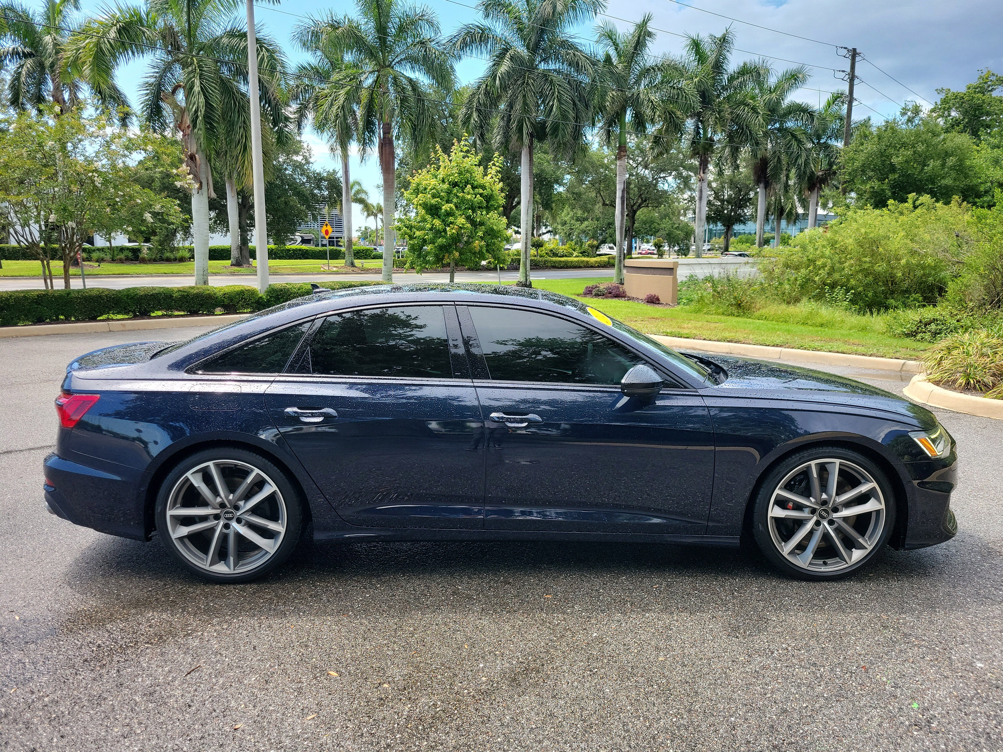 Used 2021 Audi S6 Premium Plus w/ Black Optic Package AWD/4WD image 3