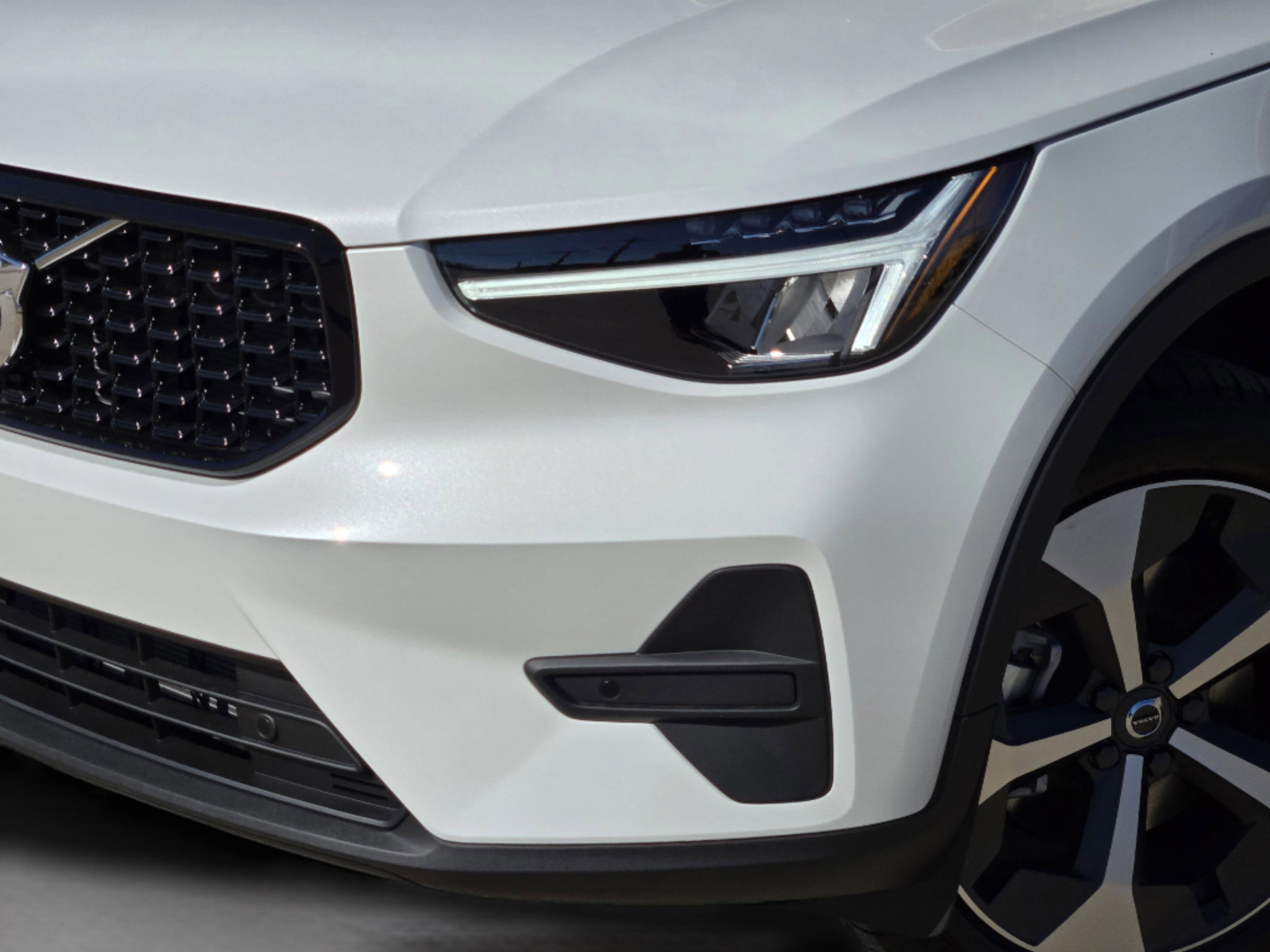 New 2026 Volvo XC40 B4 Core w/ Climate Package FWD image 34