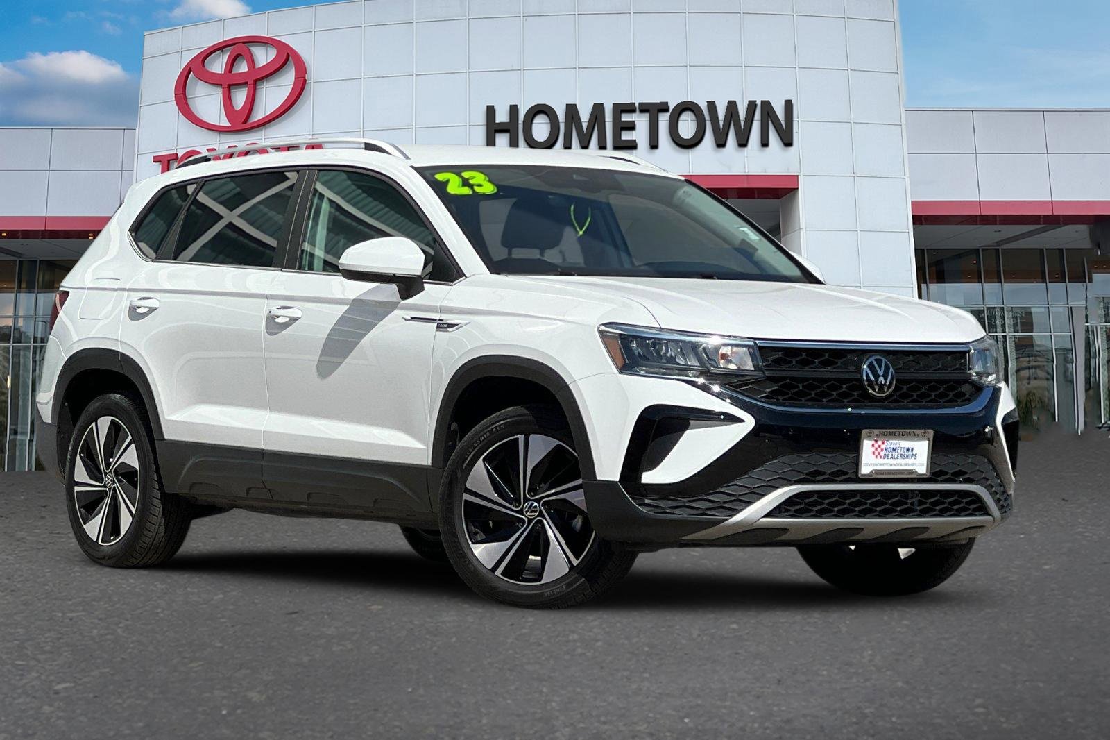 Used 2023 Volkswagen Taos SE image 2