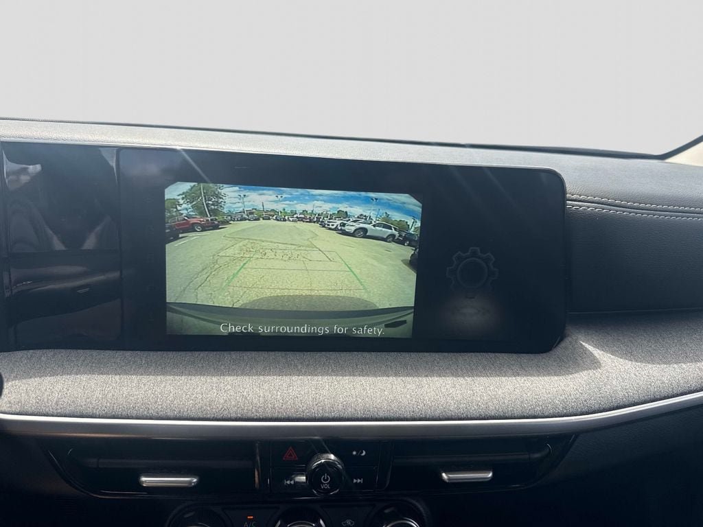 Used 2025 Nissan Kicks SV FWD image 20