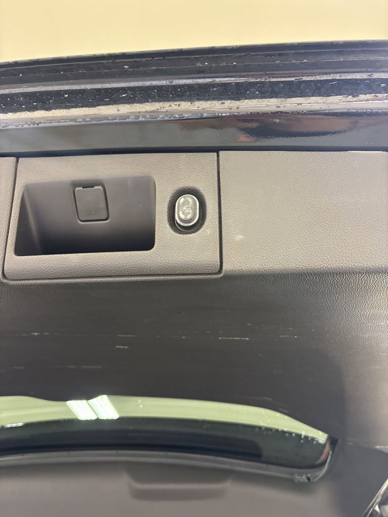 Used 2016 GMC Yukon SLT w/ Open Road Package image 26