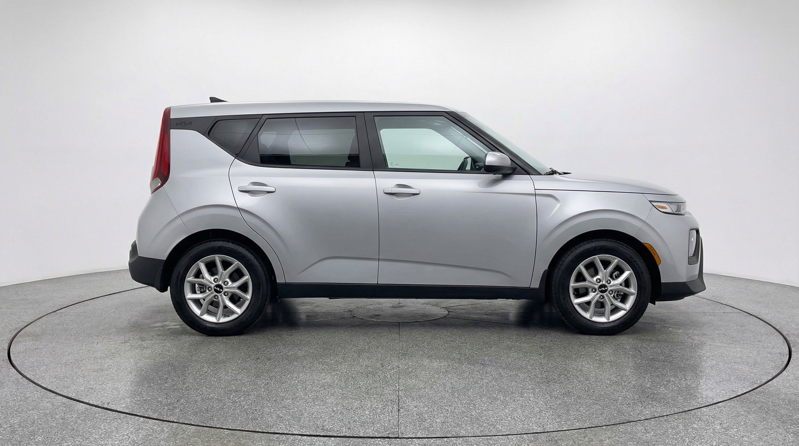 Used 2025 Kia Soul LX w/ LX Technology Package image 11