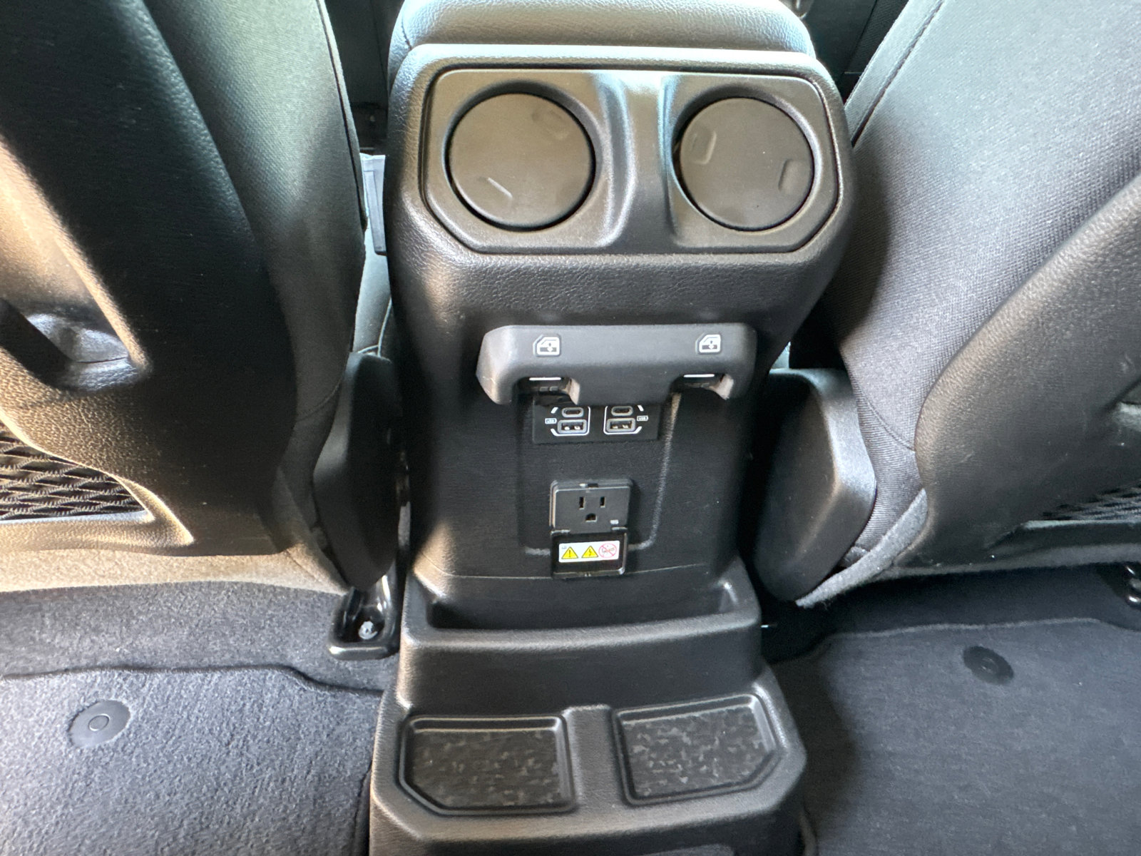 Used 2025 Jeep Wrangler Unlimited Rubicon 4xe w/ Convenience Group AWD/4WD image 23