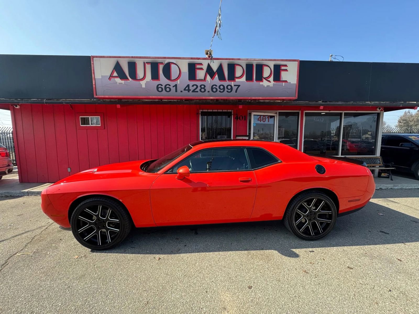 Used 2018 Dodge Challenger SXT image 1