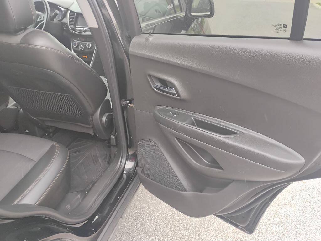Used 2017 Chevrolet Trax LT w/ LT Convenience Package FWD image 15