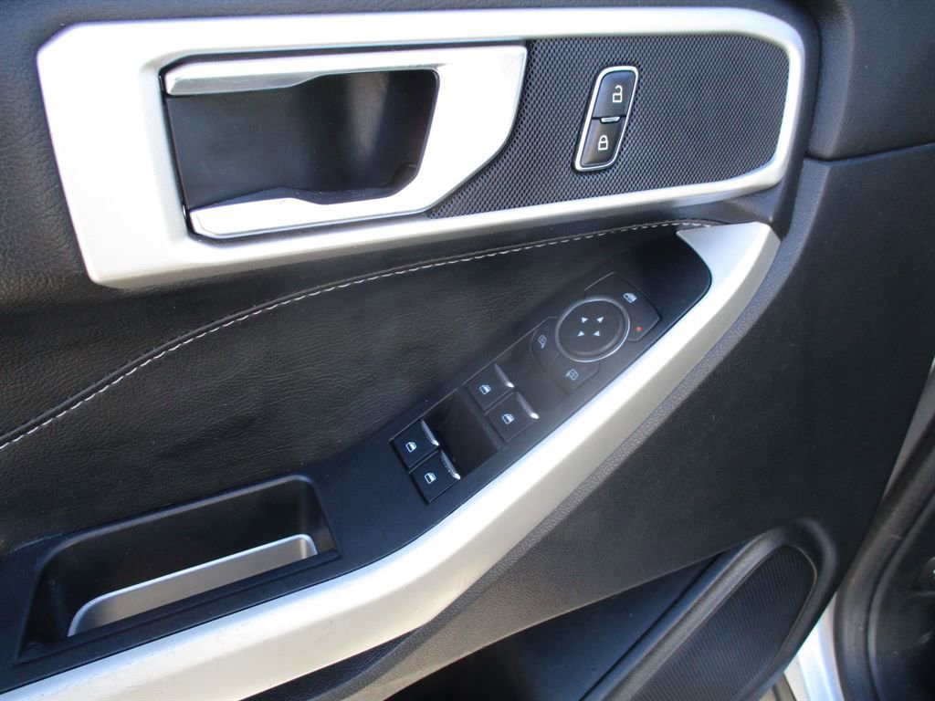 Used 2020 Ford Explorer XLT image 8