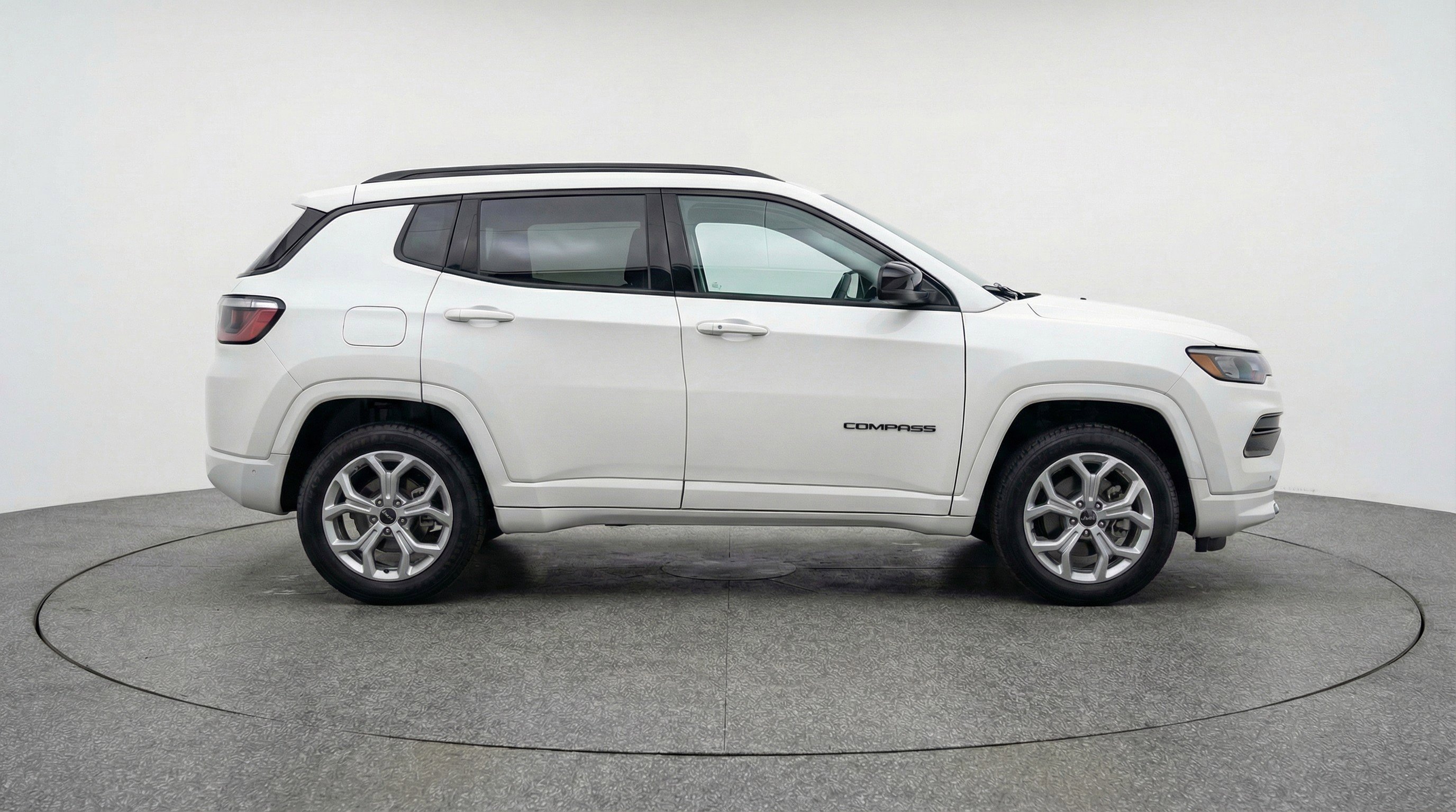 Used 2025 Jeep Compass Latitude AWD/4WD image 11