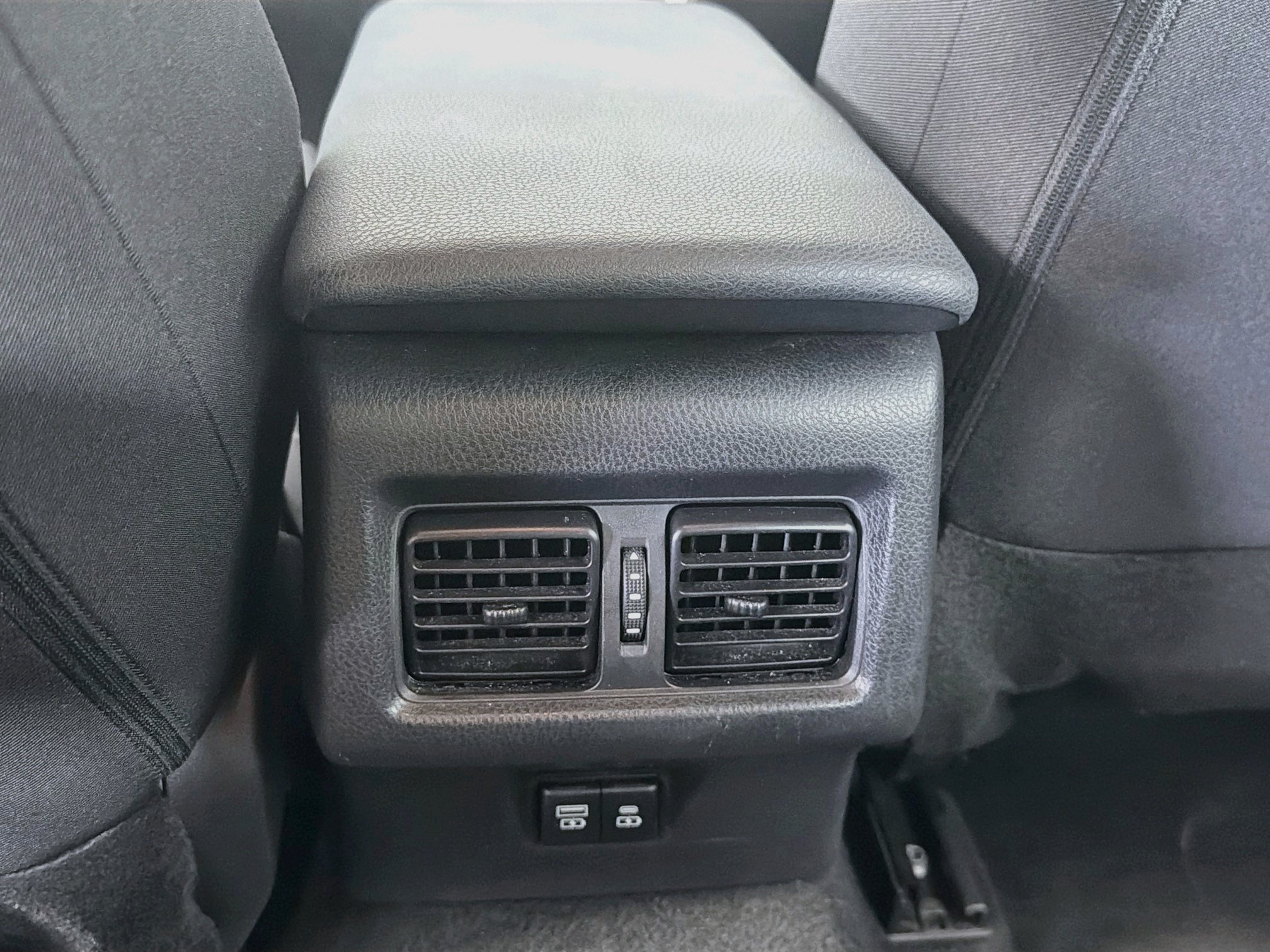 Used 2025 Toyota Camry LE FWD image 28
