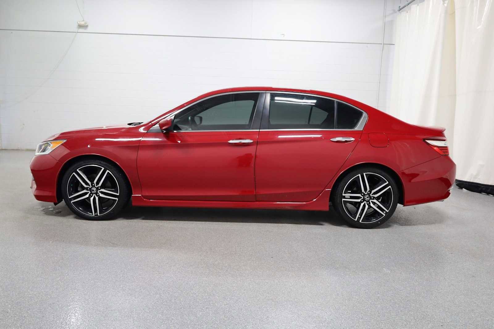 Used 2016 Honda Accord Sport image 2