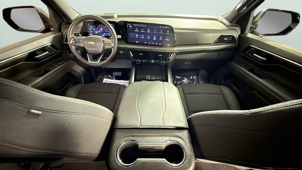 Used 2025 Chevrolet Suburban LS image 35
