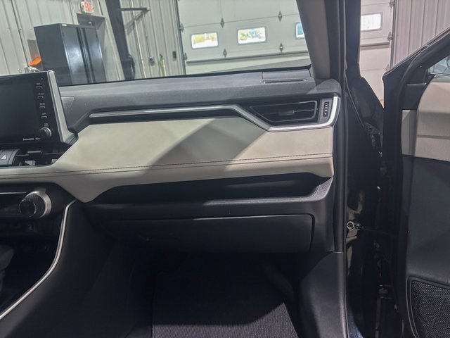 Used 2019 Toyota RAV4 XLE image 27