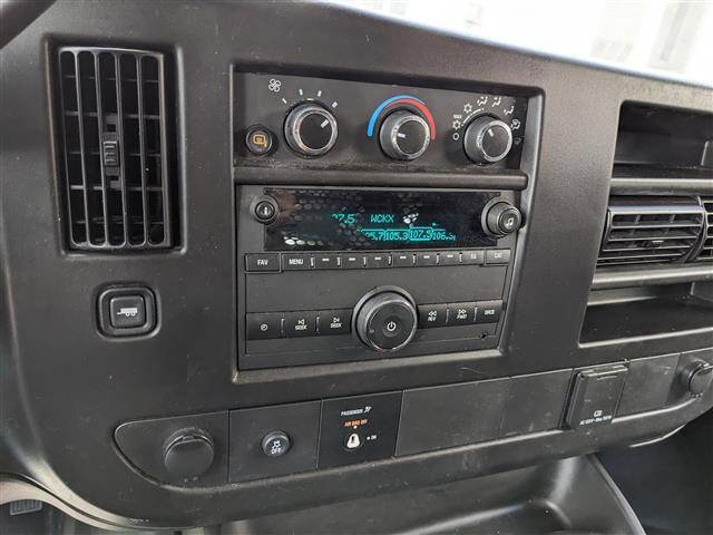 Used 2024 GMC Savana 2500 w/ Driver Convenience Package image 18