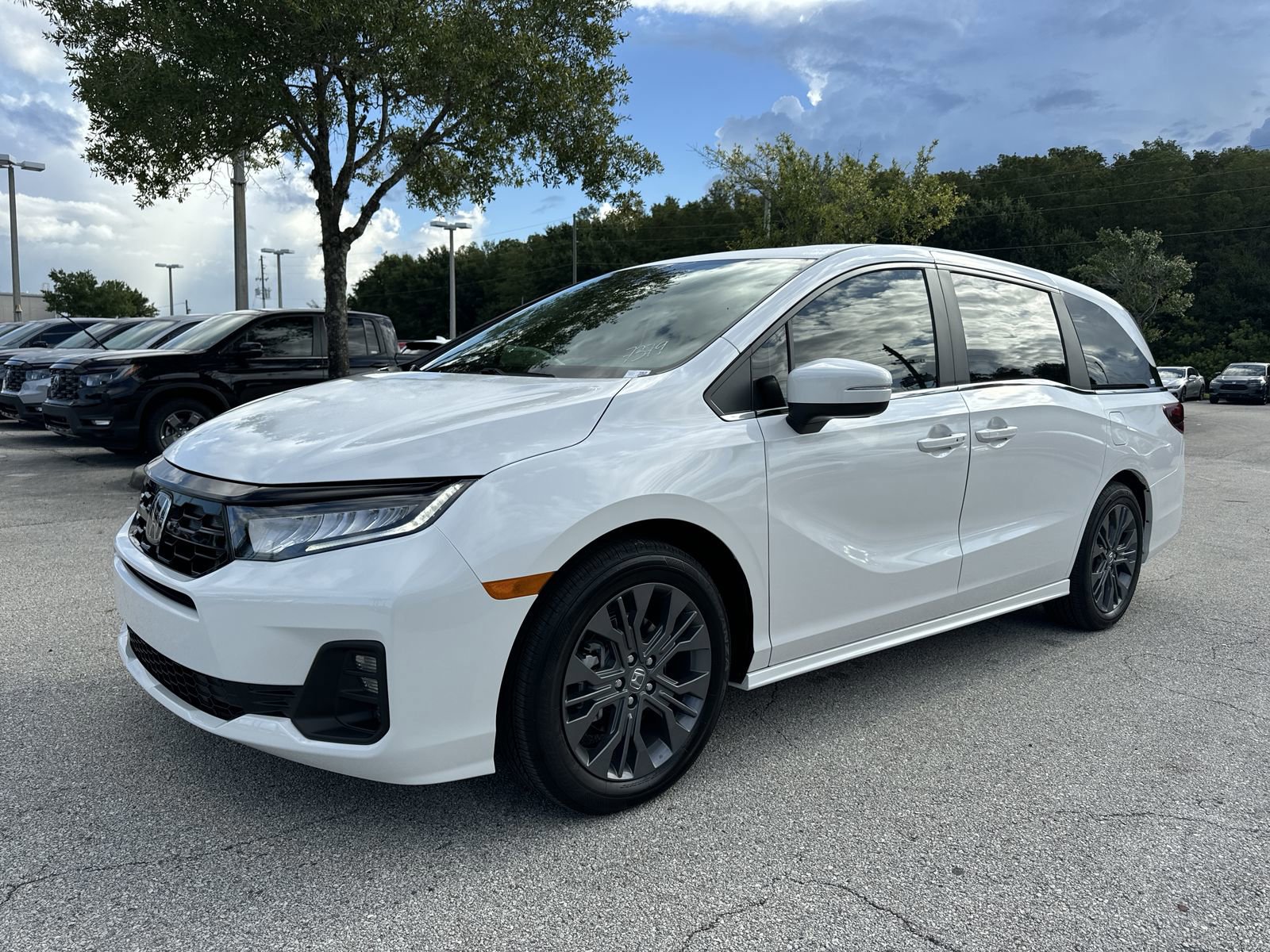 New 2026 Honda Odyssey Touring image 2