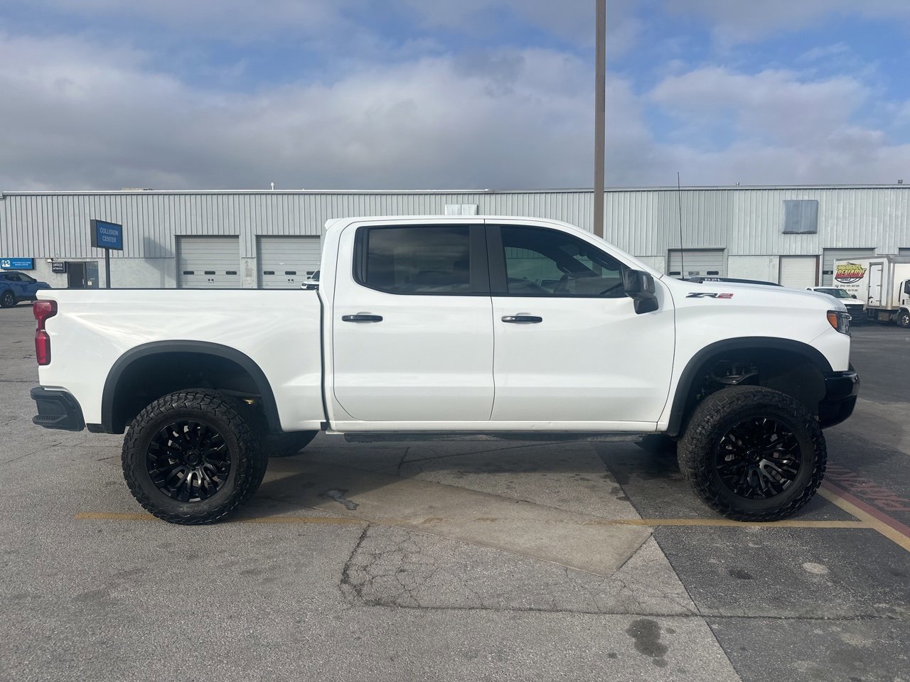 Used 2025 Chevrolet Silverado 1500 ZR2 w/ Technology Package image 2