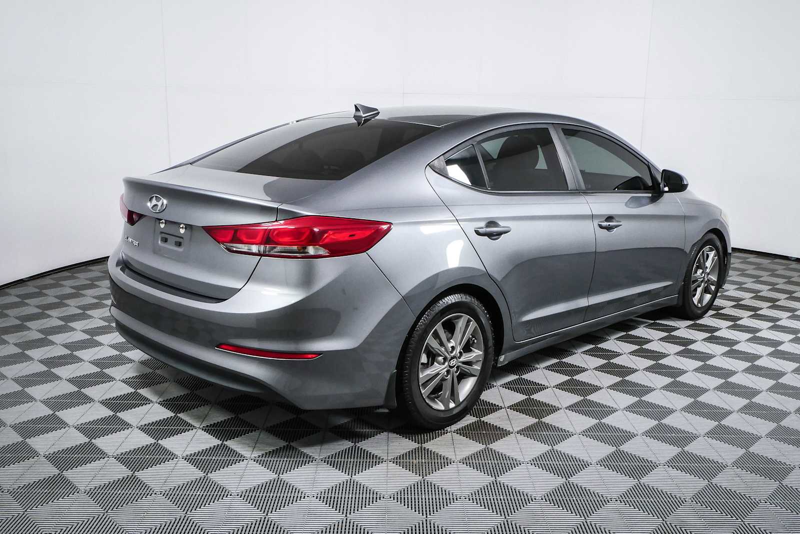 Used 2018 Hyundai Elantra Value Edition w/ Cargo Package FWD image 3
