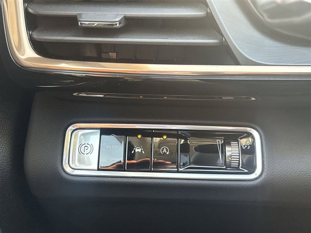 Certified 2025 Buick Envision Avenir image 18