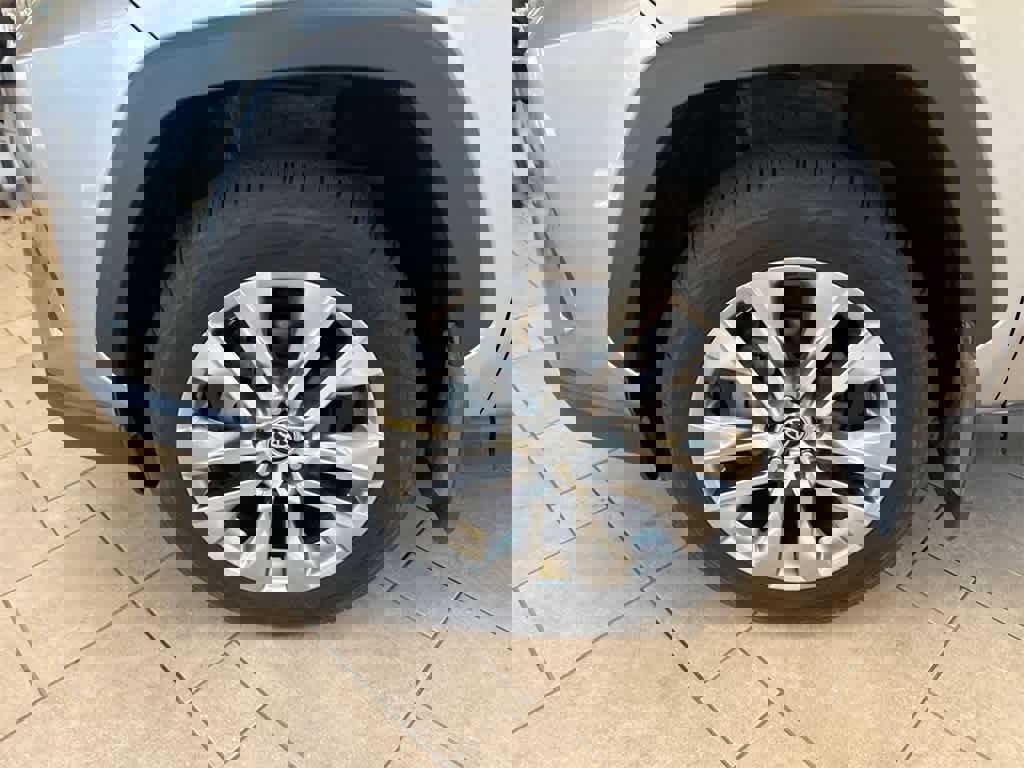 Used 2021 Toyota RAV4 XLE Premium image 14