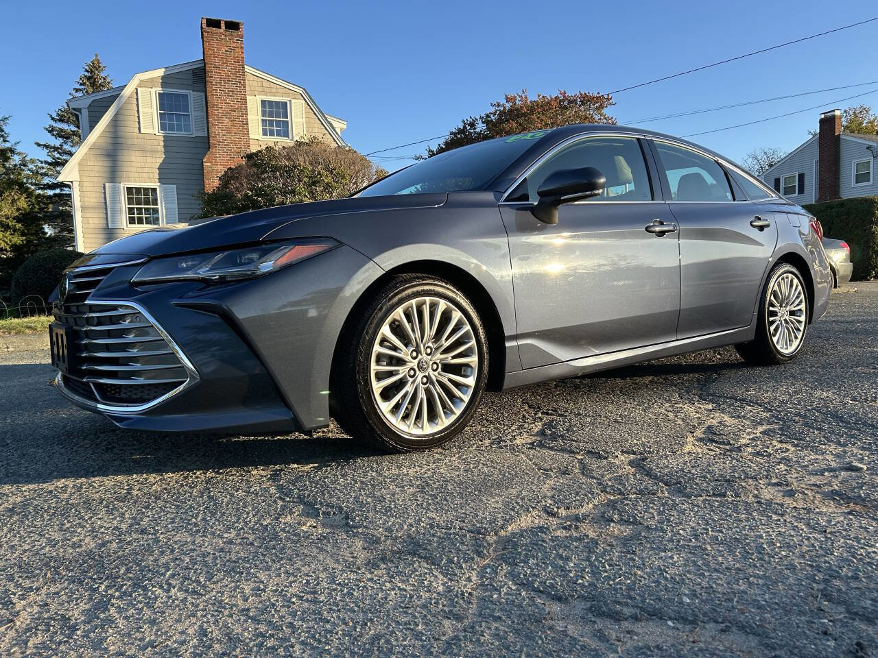 Used 2020 Toyota Avalon Limited image 9