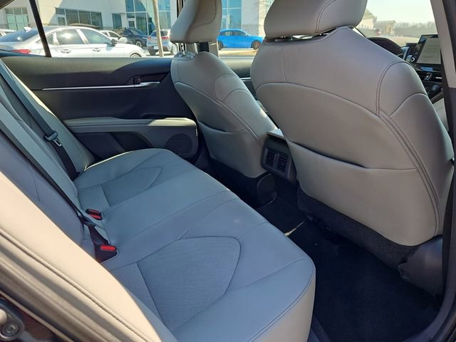 Used 2021 Toyota Camry XLE FWD image 11