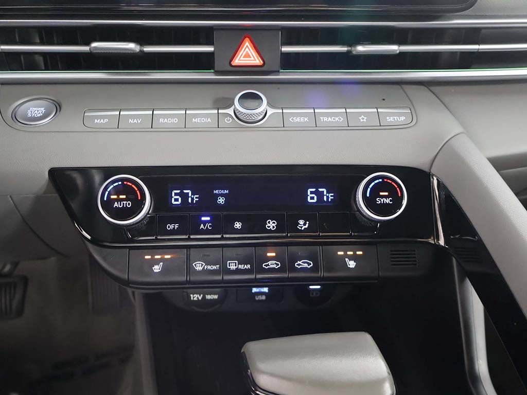Used 2025 Hyundai Elantra SEL FWD image 48