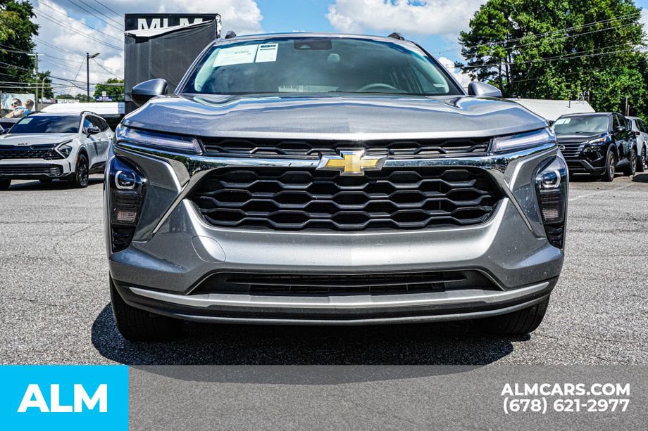 Used 2025 Chevrolet Trax LT FWD image 9