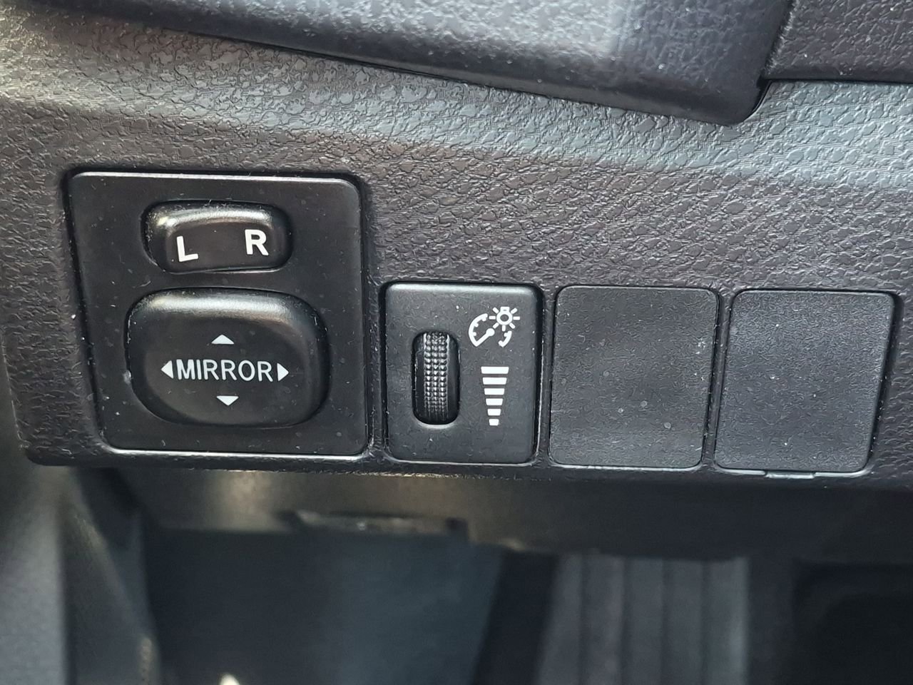 Used 2014 Toyota Corolla LE Premium w/ Driver Convenience Package FWD image 18