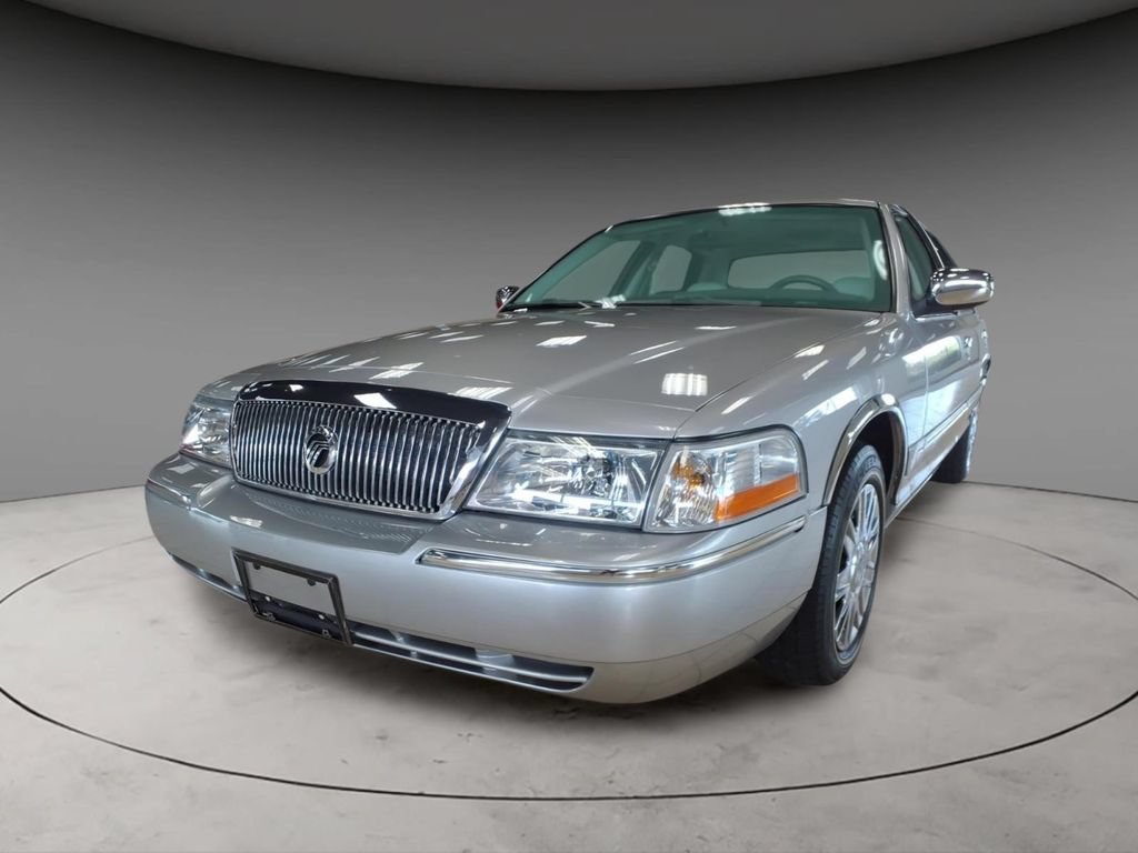 Used 2005 Mercury Grand Marquis GS RWD image 2
