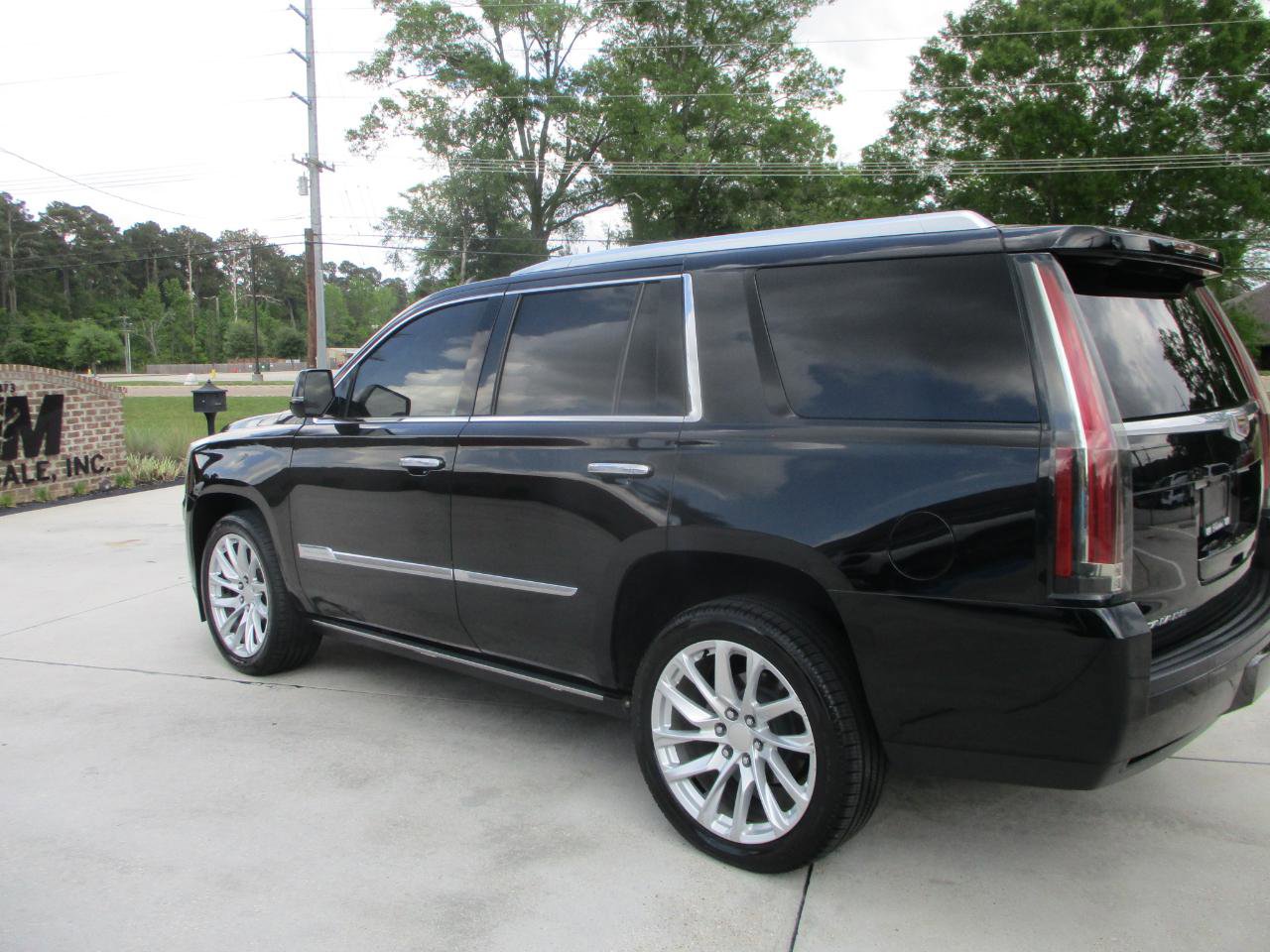 Used 2016 Cadillac Escalade Platinum image 4