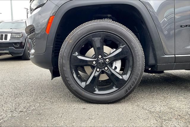 New 2025 Jeep Grand Cherokee Laredo image 11