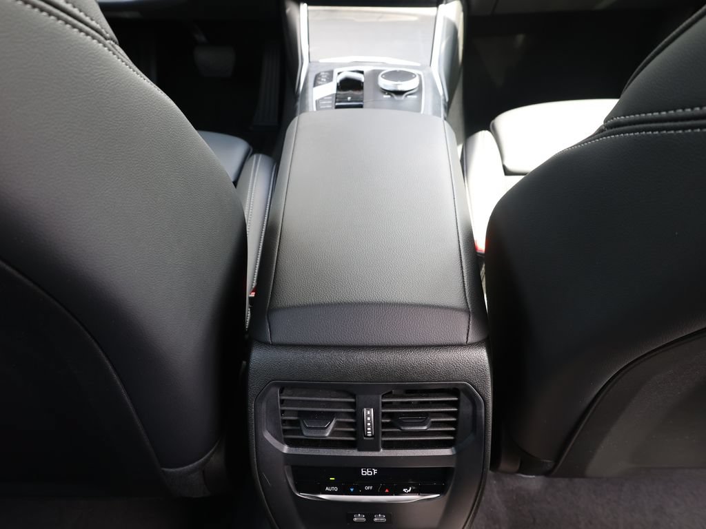 Used 2025 BMW 330i Sedan w/ Premium Package RWD image 28
