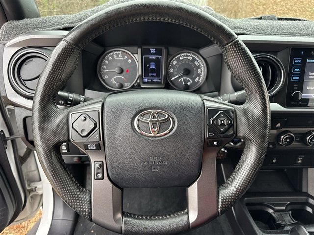 Used 2016 Toyota Tacoma TRD Off-Road image 16