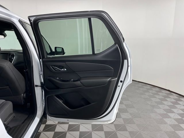 Used 2023 Chevrolet Traverse LT image 44