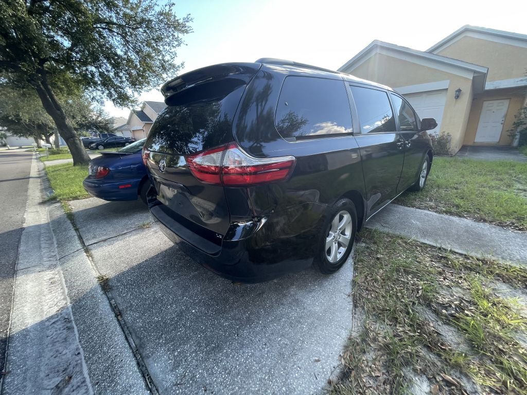 Used 2017 Toyota Sienna LE image 26