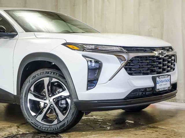 New 2026 Chevrolet Trax RS FWD image 3