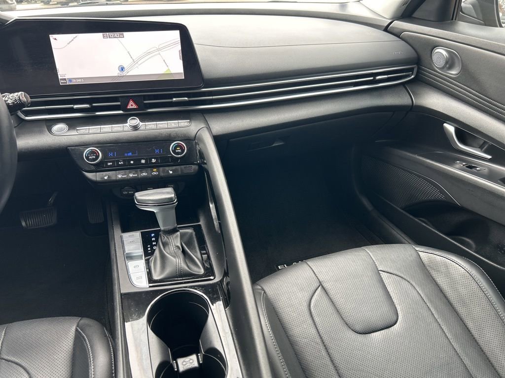 Used 2022 Hyundai Elantra Limited image 21