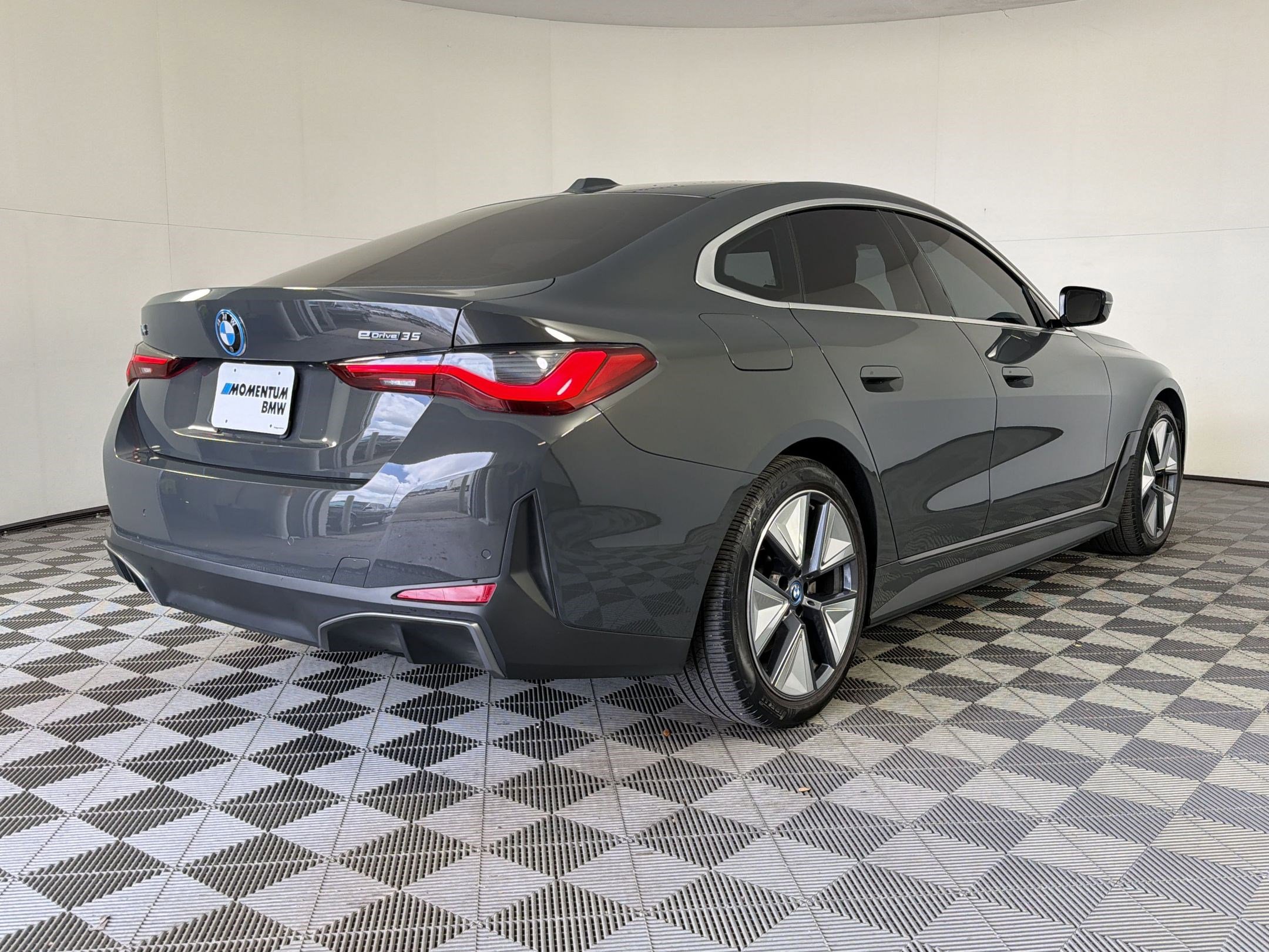 Used 2023 BMW i4 eDrive35 w/ Premium Package image 8